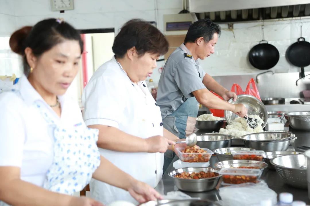 湯姆食堂不打烊 行政后勤有保障 | 江蘇湯姆集團行政后勤全力以赴做好員工用餐保障工作！